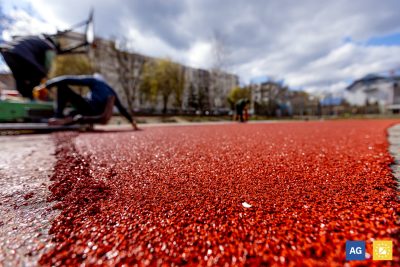 2 terenuri de sport multifuncționale la „Romulus Guga”!