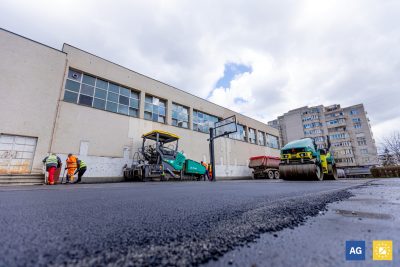 2 terenuri de sport multifuncționale la „Romulus Guga”!