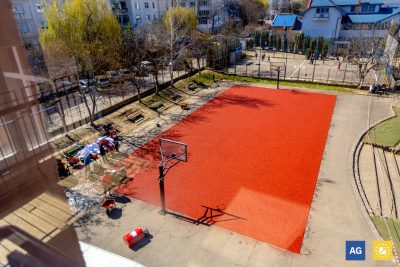 2 terenuri de sport multifuncționale la „Romulus Guga”!